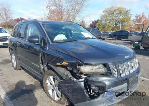 2014 Jeep Compass Latitude z USA, uszkodzony, nr VIN 1C4NJDEB5ED788746